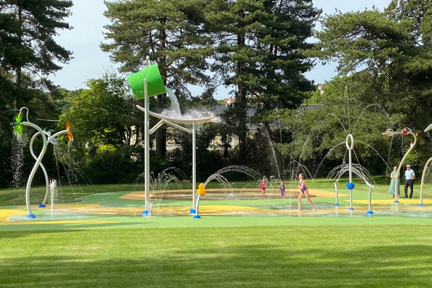 Photo of the equipment int the Spalshpad at Coronation Park, there are children playing